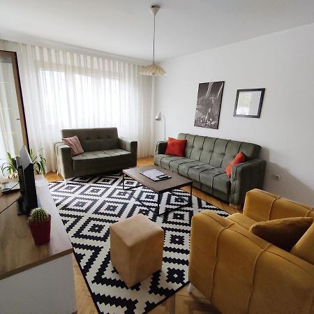 Central Spacious Apartment In Πρίστινα Εξωτερικό φωτογραφία
