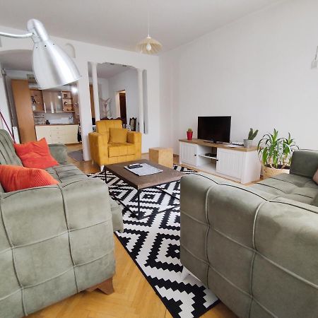 Central Spacious Apartment In Πρίστινα Εξωτερικό φωτογραφία