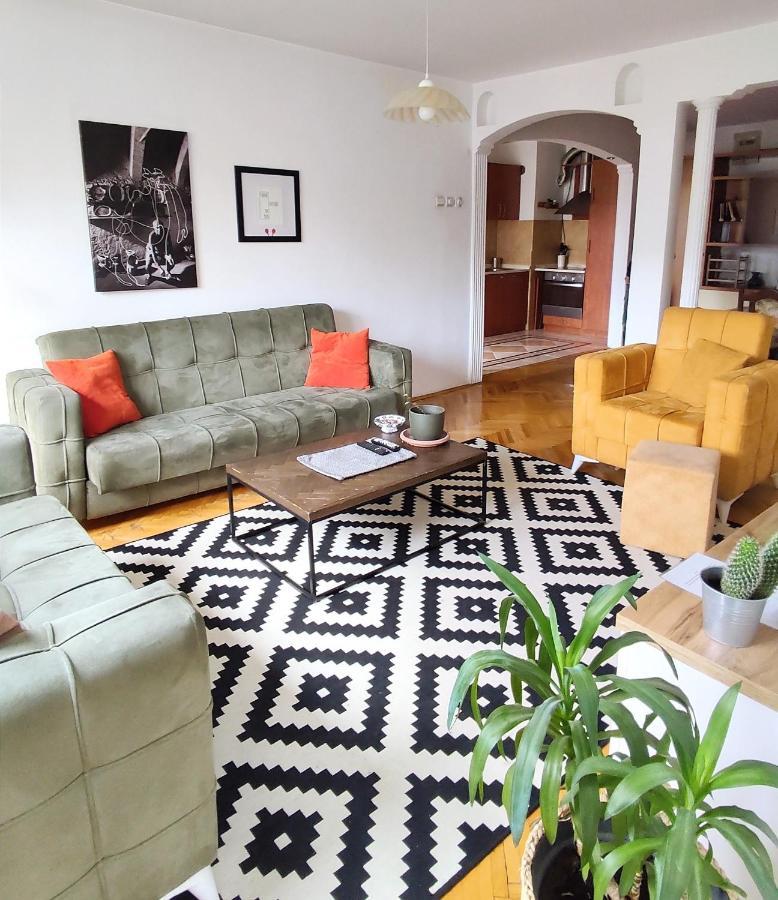 Central Spacious Apartment In Πρίστινα Εξωτερικό φωτογραφία