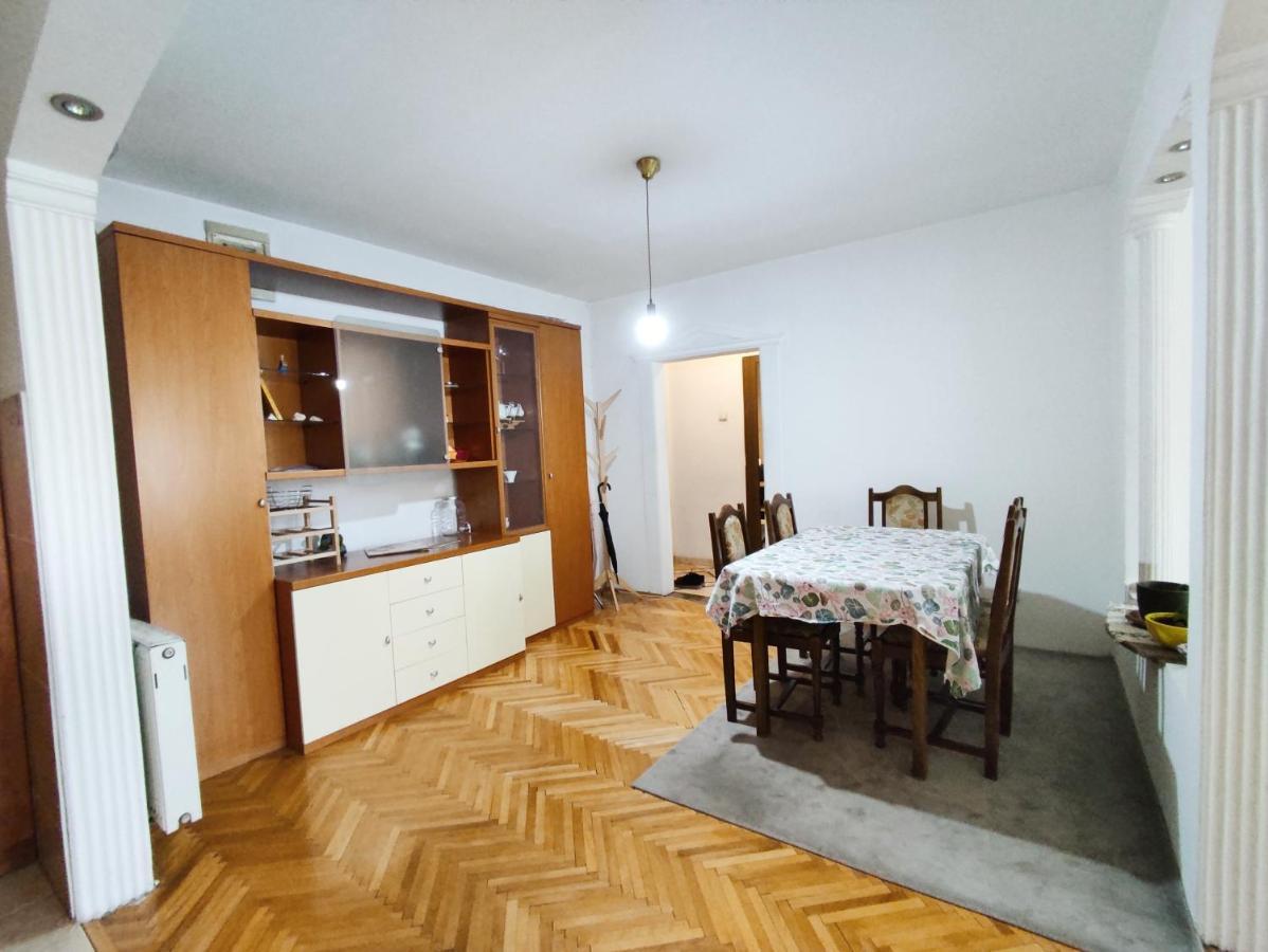 Central Spacious Apartment In Πρίστινα Εξωτερικό φωτογραφία