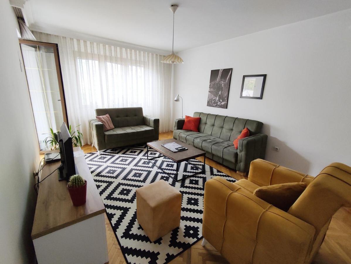 Central Spacious Apartment In Πρίστινα Εξωτερικό φωτογραφία